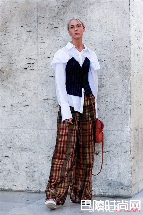 衬衫腰封怎么穿_纳尼？随时转换风格一件衬衫就可以了？