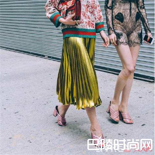 穆勒鞋舒适时髦吗_今夏平底鞋流行清单:六款新潮平底鞋随意搭出潮流美女范