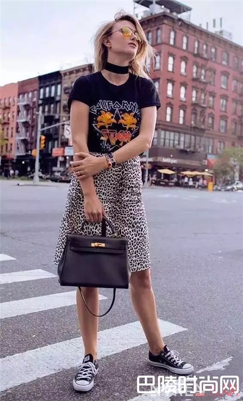 摇滚T如何搭配？_这个夏天最IN的实用单品 美的人已经入手了