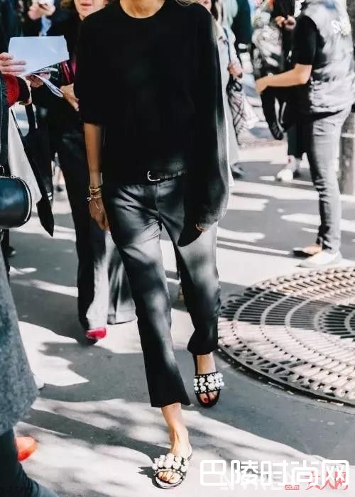 珍珠凉拖女介绍_别再一字拖去海边了，还有更火的凉拖在等你