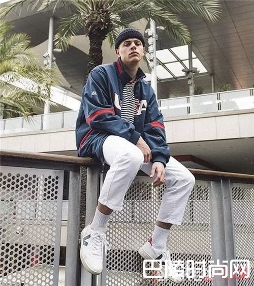 VEJA品牌介绍_夏天这么热 来几双“性冷淡”的鞋子降降温！