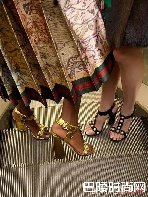 珍珠凉拖女介绍_别再一字拖去海边了，还有更火的凉拖在等你