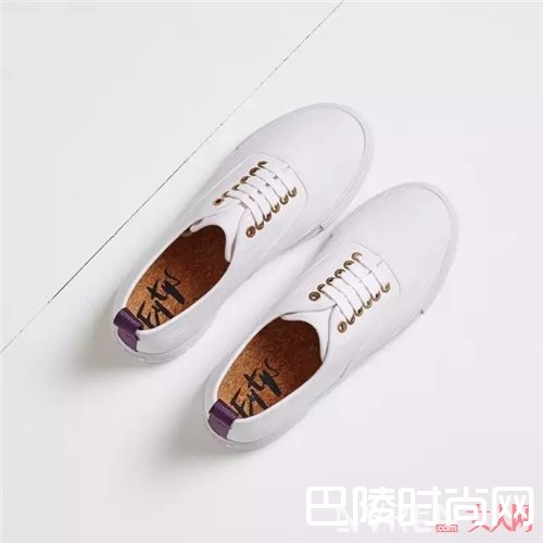 Eytys品牌介绍_夏天这么热 来几双“性冷淡”的鞋子降降温！