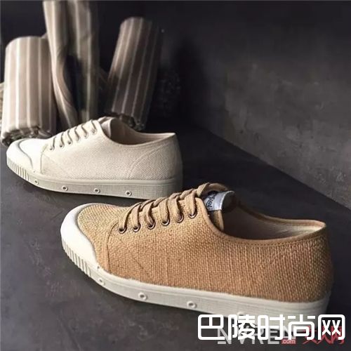 Spring Court品牌介绍_夏天这么热 来几双“性冷淡”的鞋子降降温!