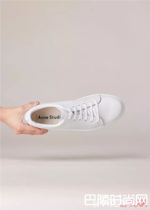 Acne Studios品牌介绍_夏天这么热 来几双“性冷淡”的鞋子降降温！