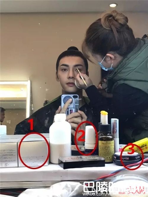 陈伟霆用什么化妆品？_扒一扒 这些男星用的化妆品让你自叹不如！