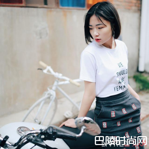 白色字母t恤女款_简约即是时尚 想美就刮起简约风