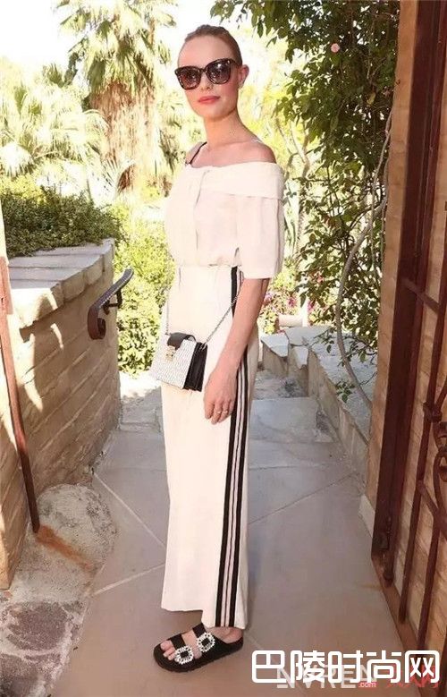 水钻凉拖女介绍_别再一字拖去海边了，还有更火的凉拖在等你