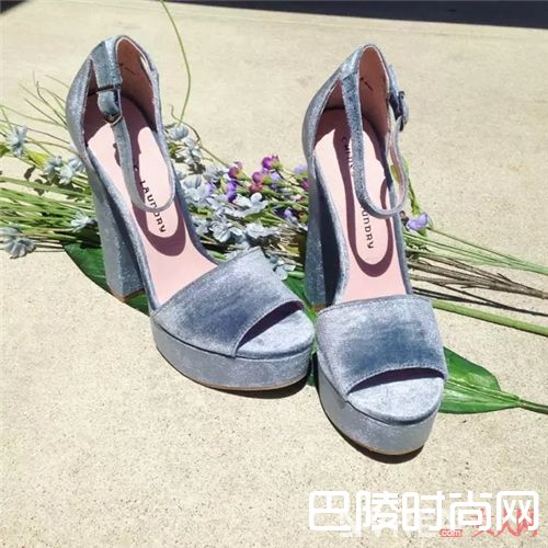 Chinese laundry有哪些鞋子?_这些美炸天的凉鞋 各个年龄段都可以轻松驾驭