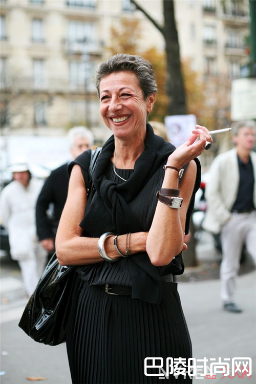 中性方盘手表_腕间的优雅 诱惑夏日的圣果