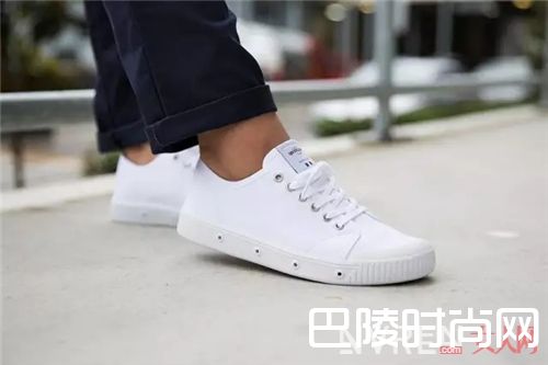 Spring Court品牌介绍_夏天这么热 来几双“性冷淡”的鞋子降降温!