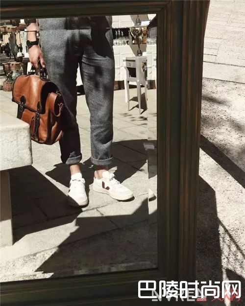 VEJA品牌介绍_夏天这么热 来几双“性冷淡”的鞋子降降温！