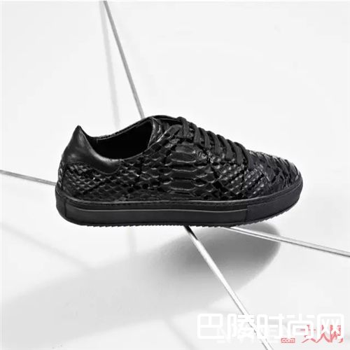 Axel Arigato品牌介绍_夏天这么热 来几双“性冷淡”的鞋子降降温!