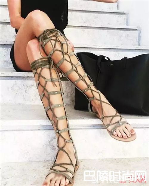 RAYE有哪些鞋子？_这些美炸天的凉鞋 各个年龄段都可以轻松驾驭