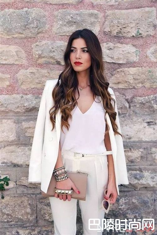 白色+白色介绍_这个夏天的时髦从配色开始 