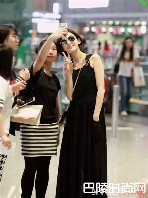 单穿背带裙_不会搭背带裙看完这四招 让你仙气满满