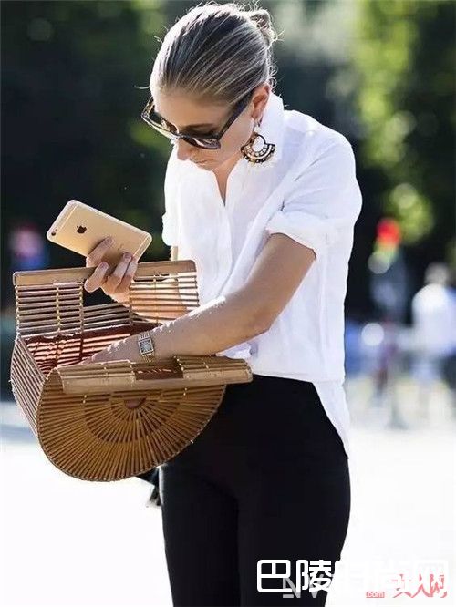 黑色+白色介绍_这个夏天的时髦从配色开始  穿衣服如何搭配