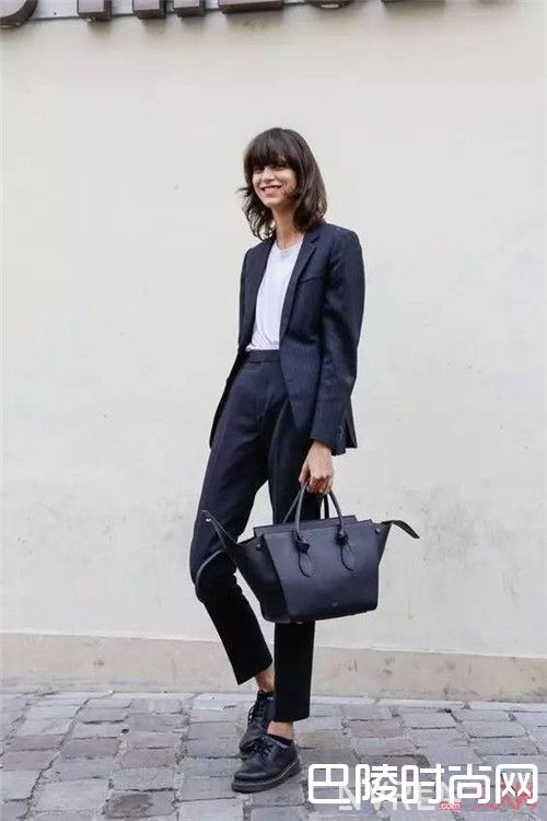 黑色+白色介绍_这个夏天的时髦从配色开始  穿衣服如何搭配