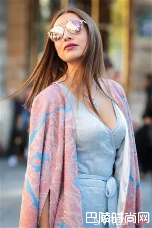 蓝色介绍_都说黄肤色穿什么都显黑 那我就要给你点颜色看看