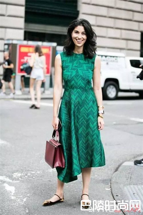 绿色+绿色介绍_这个夏天的时髦从配色开始