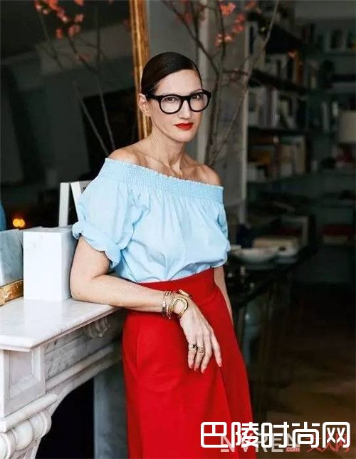 红色+蓝色介绍_这个夏天的时髦从配色开始 