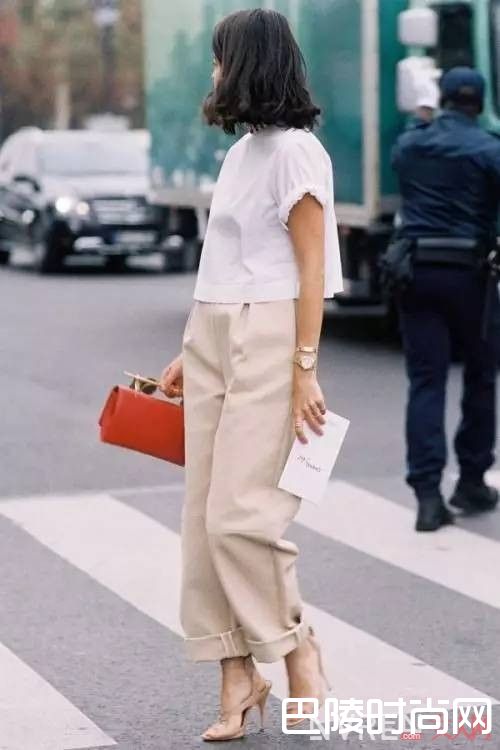 棕色+白色介绍_这个夏天的时髦从配色开始