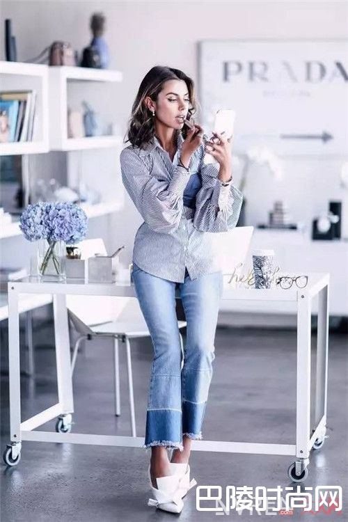 蓝色+蓝色介绍_这个夏天的时髦从配色开始 