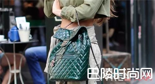 Chanel双肩包_今年最值得入手的10款双肩书包！真的很流行啊！
