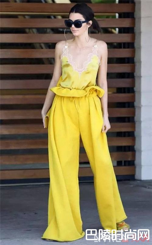 黄色+白色介绍_这个夏天的时髦从配色开始 