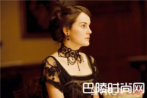 蕾丝Choker如何搭配？_这个夏天 你的脖子需要一条最时髦的Choker！