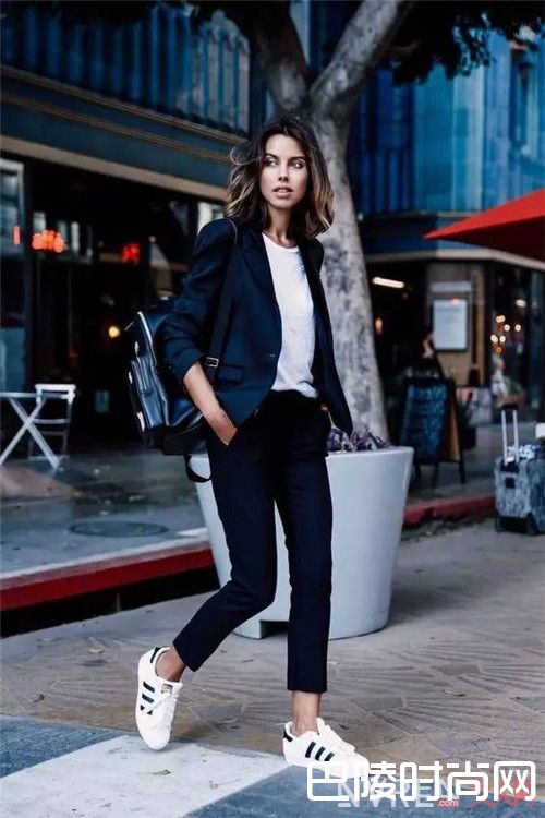 黑色+白色介绍_这个夏天的时髦从配色开始  穿衣服如何搭配