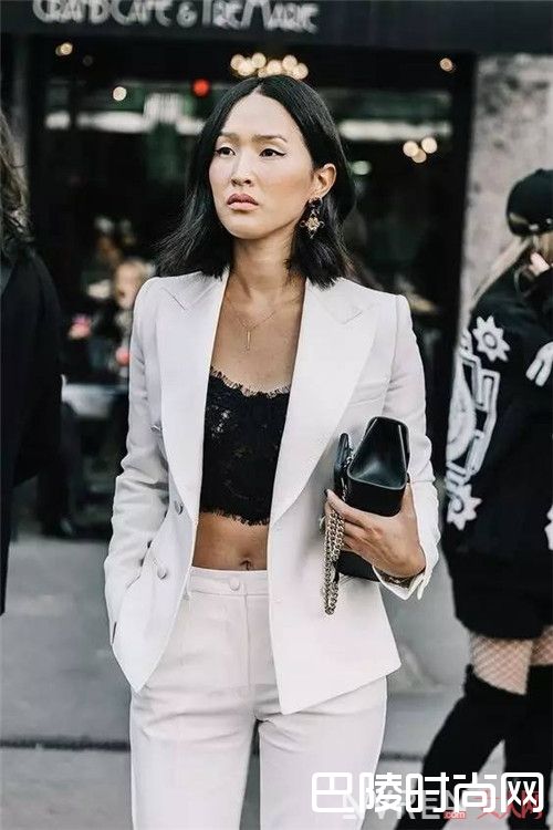 白色+白色介绍_这个夏天的时髦从配色开始 