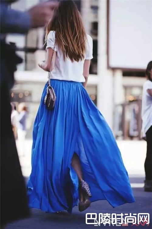 蓝色+蓝色介绍_这个夏天的时髦从配色开始