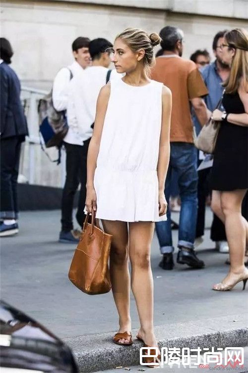 棕色+白色介绍_这个夏天的时髦从配色开始