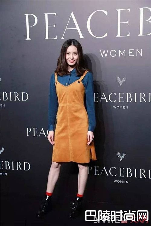 衬衫搭配背带裙_不会搭背带裙看完这四招 让你仙气满满