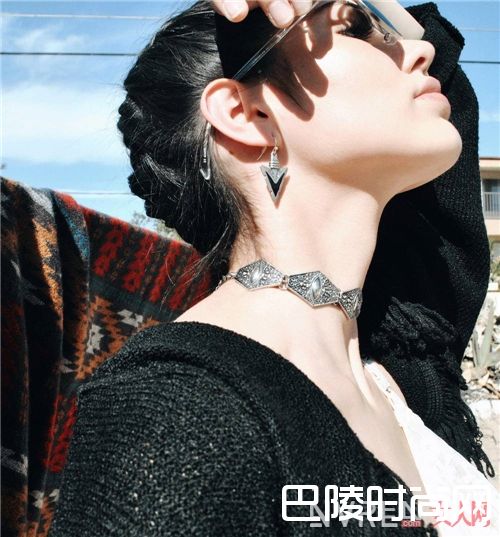 金属Choker如何搭配？_这个夏天 你的脖子需要一条最时髦的Choker！