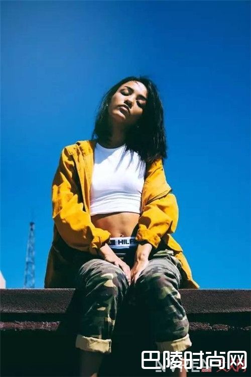 黄色+白色介绍_这个夏天的时髦从配色开始 