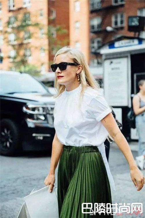 绿色+白色介绍_这个夏天的时髦从配色开始 