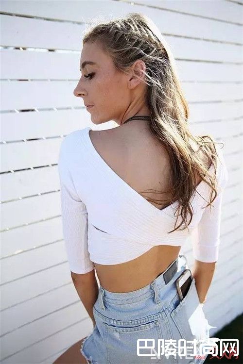 深V露背_谁说有肉不能穿露背装？ 这4条无法抗拒的理由请收下