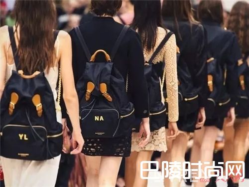 Burberry双肩包_今年最值得入手的10款双肩书包！真的很流行啊！