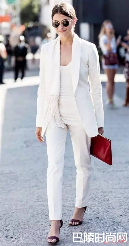 白色+白色介绍_这个夏天的时髦从配色开始 