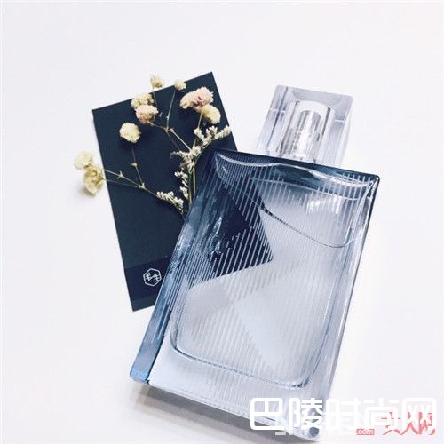 博柏利 水清悦动男士淡香水简介_夏日炎炎,这8款清新「男香」能点缀你的个人魅力吗?