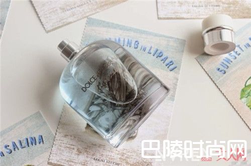 杜嘉班纳Light Blue Swimming inLipari男香简介_夏日炎炎,这8款清新「男香」能点缀你的个人魅力吗?