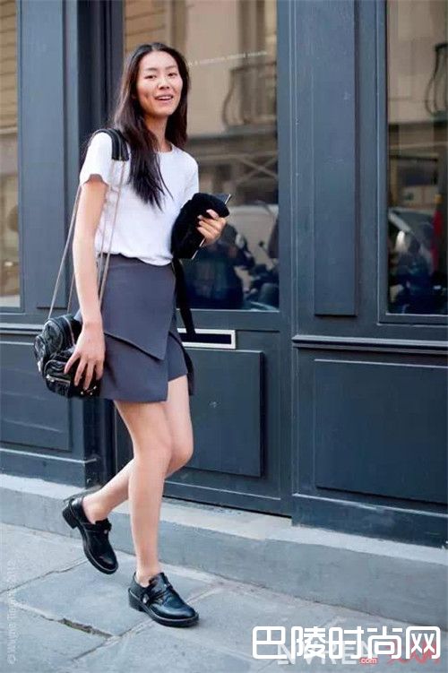 T恤+不规则半裙怎么搭配有亮点_2017夏天T恤配半裙：这样穿清凉又显瘦！