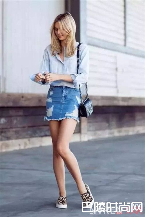 冰蓝衬衫夏天搭配_还在穿白色衬衫?不妨来点大海的颜色吧