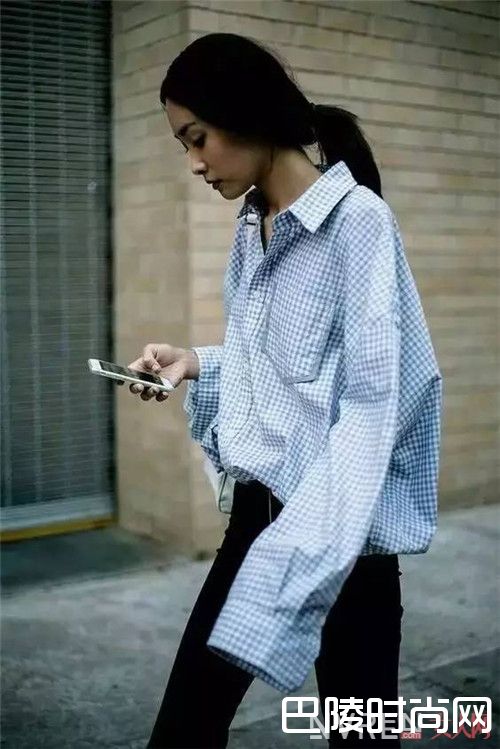冰蓝衬衫颜色款式_还在穿白色衬衫?不妨来点大海的颜色吧