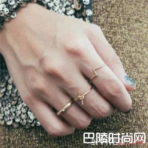 戒指叠戴如何搭配？_今年夏天最流行的10大元素 搭对了就美翻了！