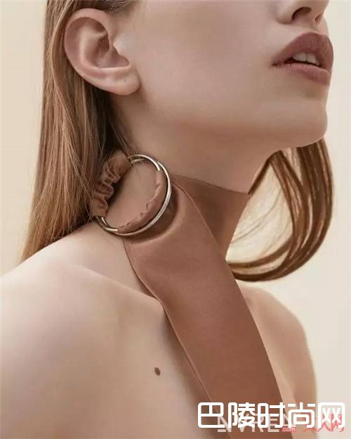 chocker如何搭配？_今年夏天最流行的10大元素 搭对了就美翻了！