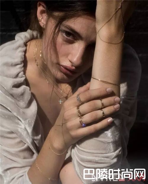 戒指叠戴如何搭配?_今年夏天最流行的10大元素 搭对了就美翻了!