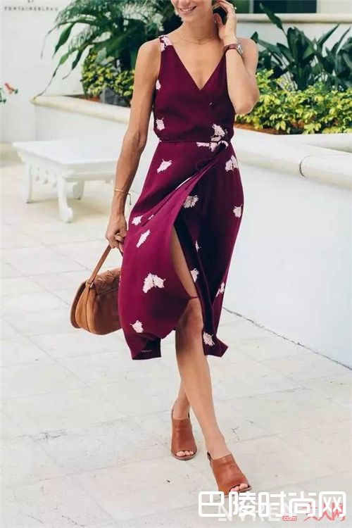 碎花裙如何搭配？_今年夏天最流行的10大元素 搭对了就美翻了！